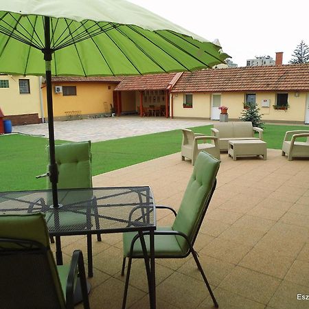 Eszter Apartman Бекесксаба Екстериор снимка