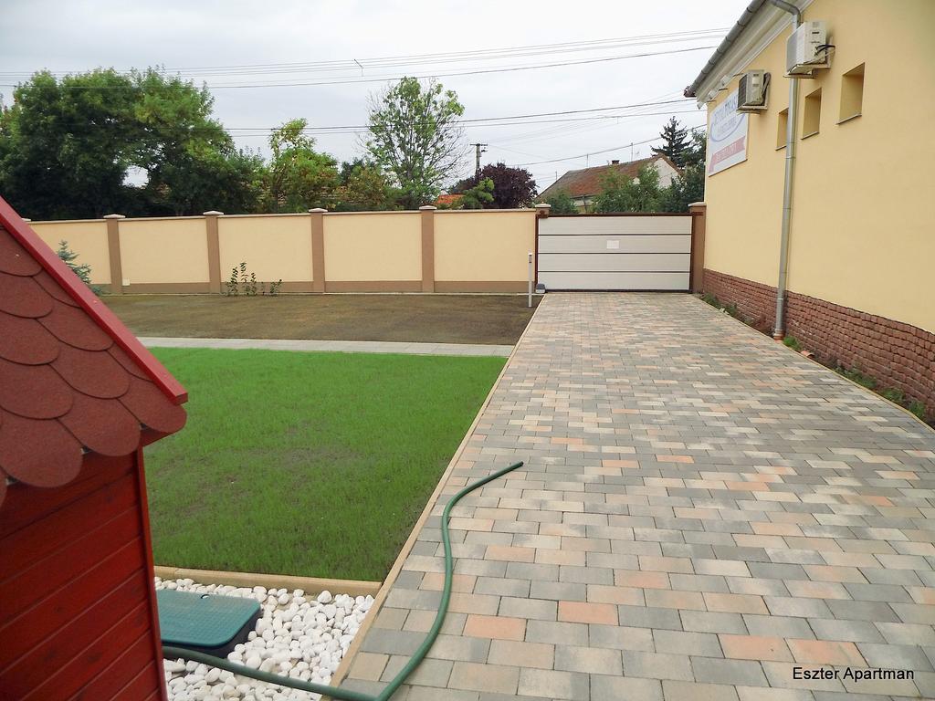 Eszter Apartman Бекесксаба Екстериор снимка