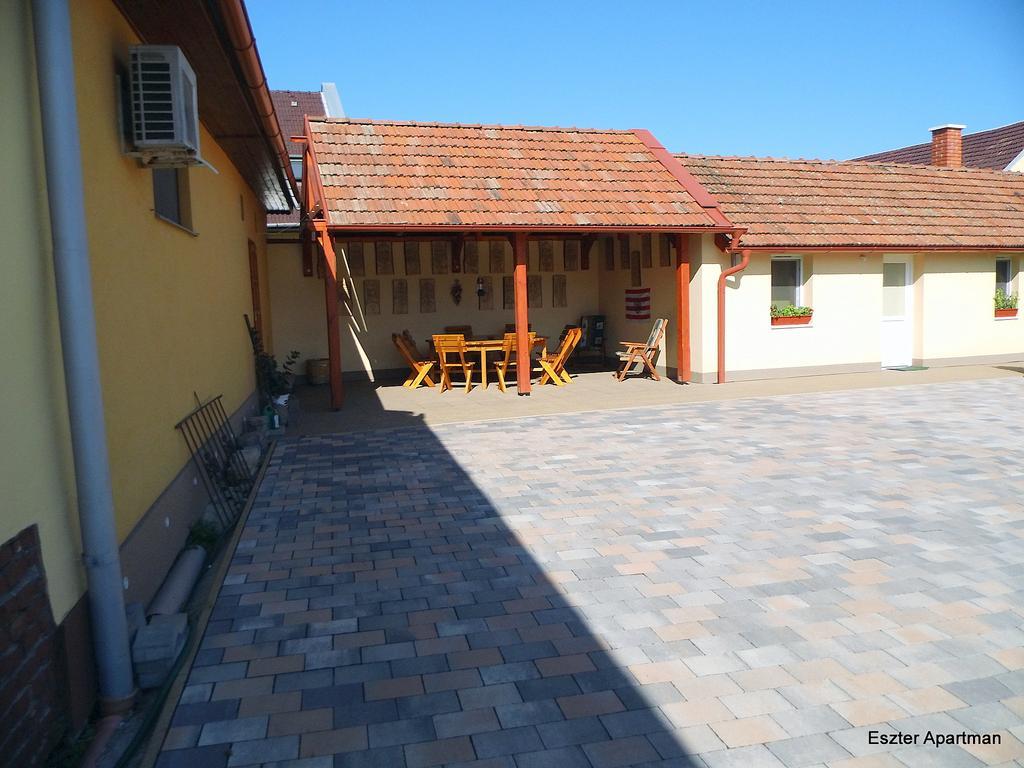 Eszter Apartman Бекесксаба Екстериор снимка