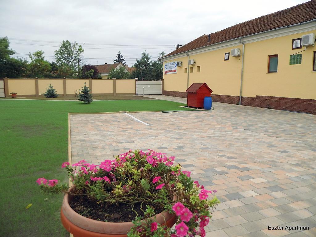 Eszter Apartman Бекесксаба Екстериор снимка